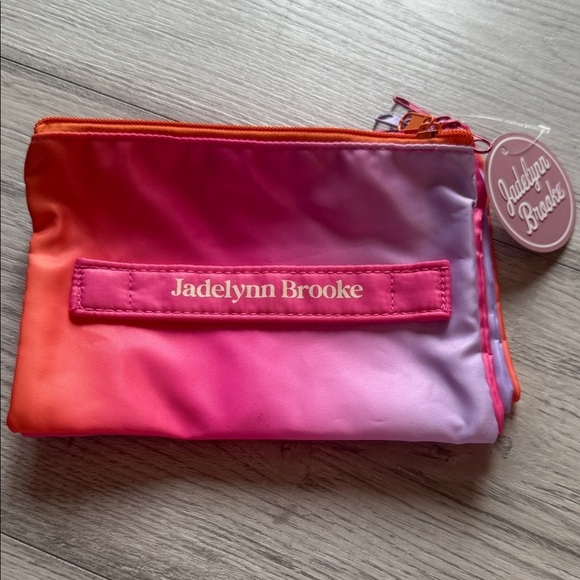 Jadelynn Brooke Handbags - Jadelynn Brooke expandable organizer